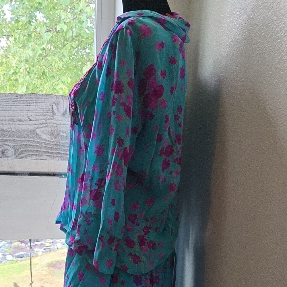 Johnny Was, Floral Blue and Pink Two-Piece Outfit.  Silk Set. - Picture 6 of 6